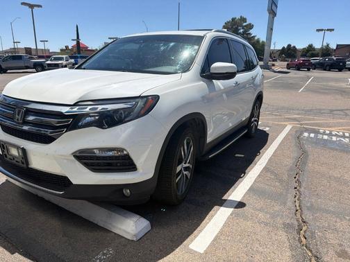 White 2017 Honda Pilot Elite