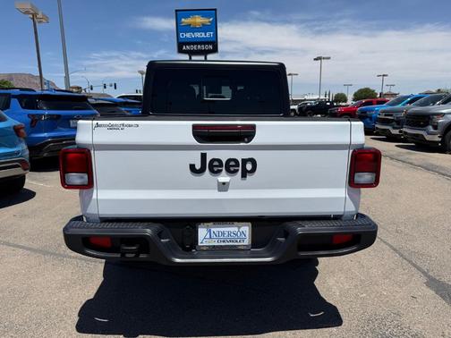 Bright White Clearcoat 2025 Jeep Gladiator Sport