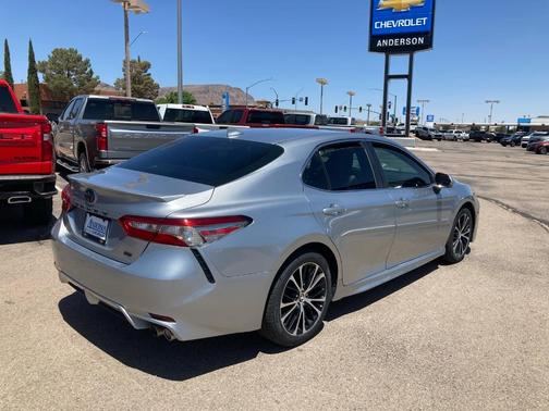 2018 Toyota Camry SE