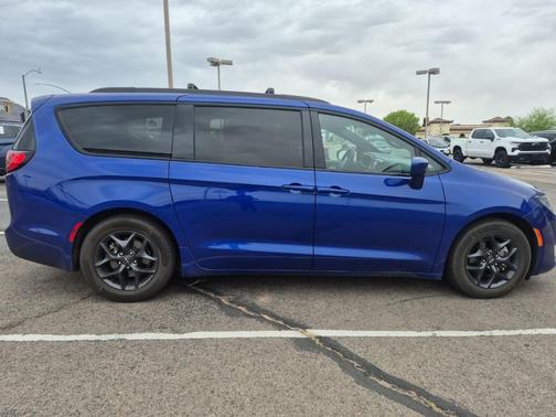 2020 Chrysler Pacifica Touring-L