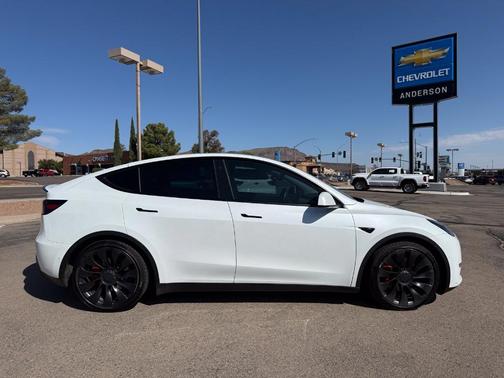 Pearl White Multi 2022 Tesla Model Y Performance