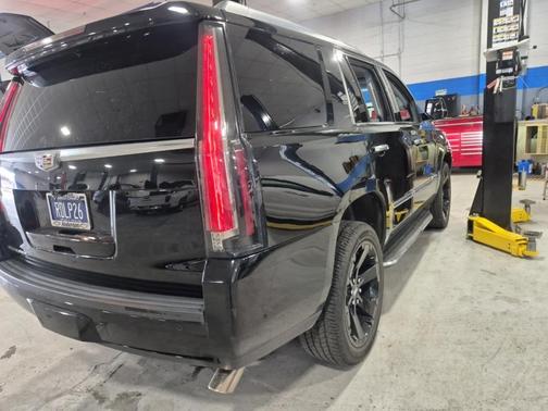 2017 Cadillac Escalade Luxury