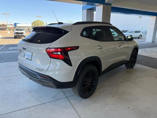 White Sand 2026 Chevrolet Trax ACTIV