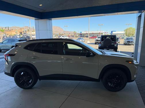 White Sand 2026 Chevrolet Trax ACTIV