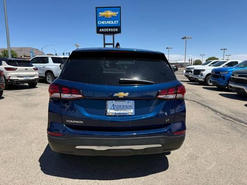 Blue Glow Metallic 2022 Chevrolet Equinox 1LT