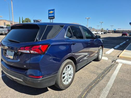 Blue Glow Metallic 2022 Chevrolet Equinox 1LT