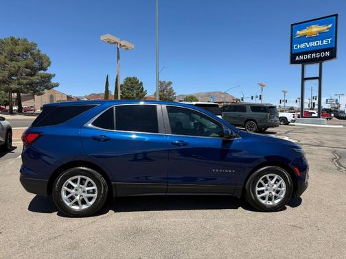 Blue Glow Metallic 2022 Chevrolet Equinox 1LT