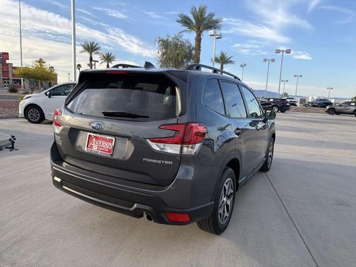 Magnetite Gray Metallic 2024 Subaru Forester Premium