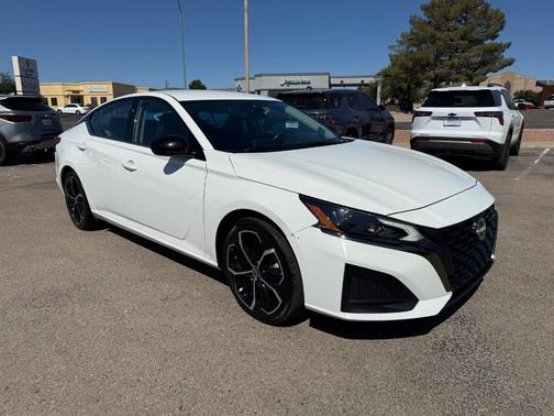 Glacier White 2024 Nissan Altima 2.5 SR