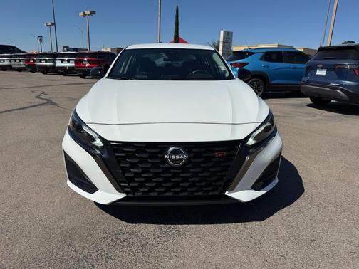 Glacier White 2024 Nissan Altima 2.5 SR