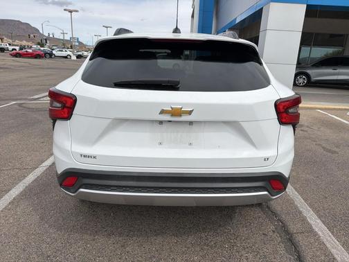 Summit White 2025 Chevrolet Trax LT