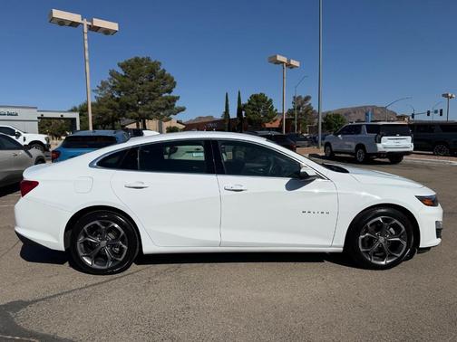 Summit White 2024 Chevrolet Malibu LT