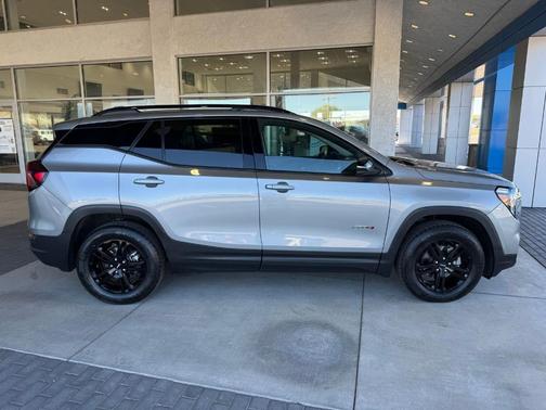 2024 GMC Terrain AT4