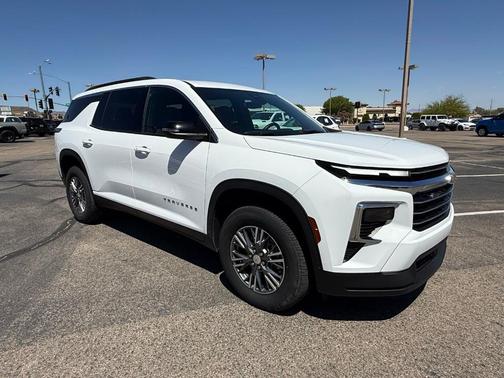 Summit White 2025 Chevrolet Traverse LT