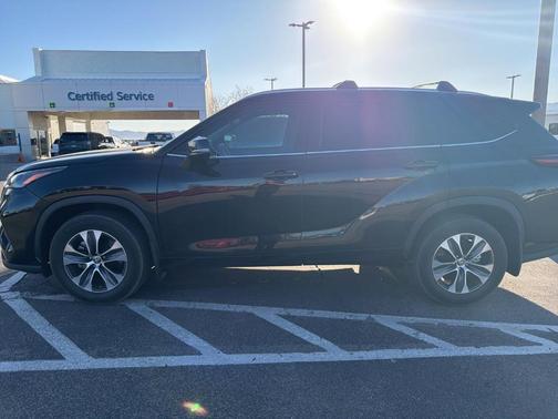 2024 Toyota Highlander XLE