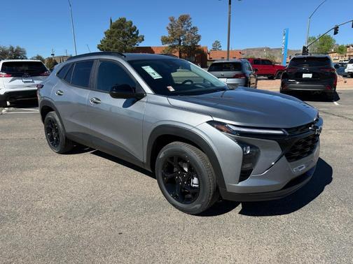 Sterling Gray Metallic 2026 Chevrolet Trax LT