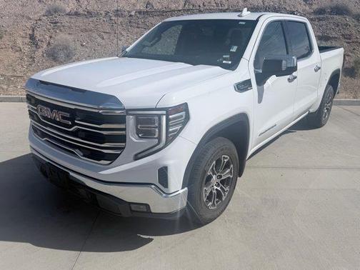 Summit White 2024 GMC Sierra 1500 SLT