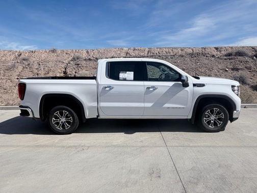 Summit White 2024 GMC Sierra 1500 SLT