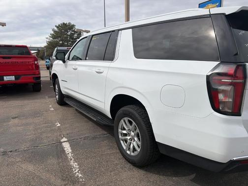 2024 Chevrolet Suburban LT