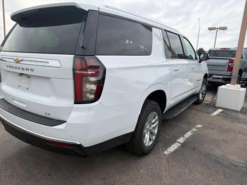 2024 Chevrolet Suburban LT