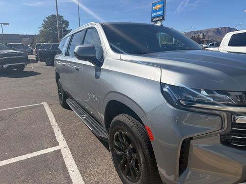 2023 Chevrolet Suburban LT