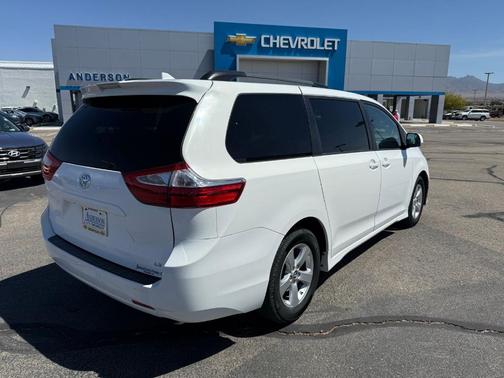 Super White 2019 Toyota Sienna LE