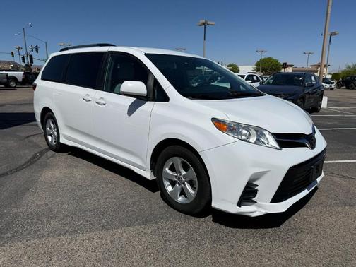 Super White 2019 Toyota Sienna LE