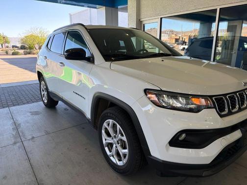Bright White Clearcoat 2024 Jeep Compass Latitude