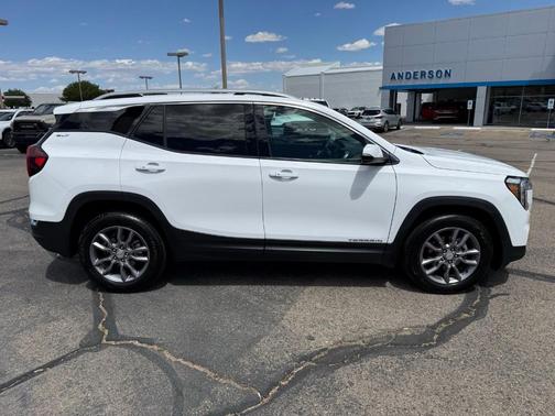 Summit White 2024 GMC Terrain SLT