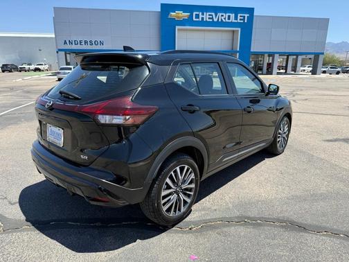 Super Black 2024 Nissan Kicks SR