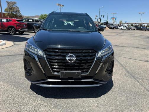 Super Black 2024 Nissan Kicks SR
