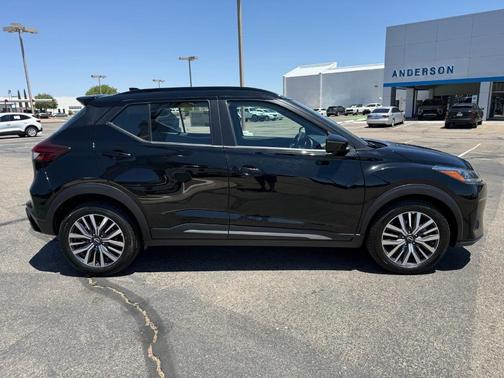 Super Black 2024 Nissan Kicks SR