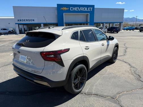 White Sand 2026 Chevrolet Trax ACTIV