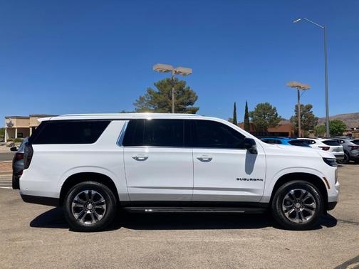 2025 Chevrolet Suburban LT