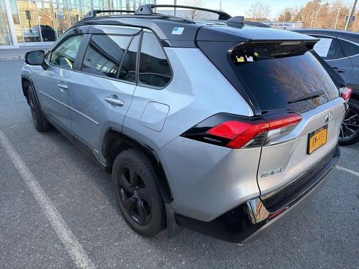 2020 Toyota RAV4 Hybrid SE