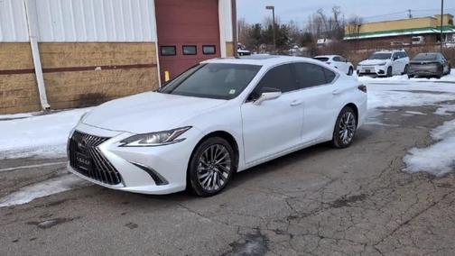 2025 Lexus ES 300h Luxury