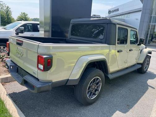 2022 Jeep Gladiator Overland