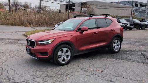 2020 Volvo XC40 T5 Momentum