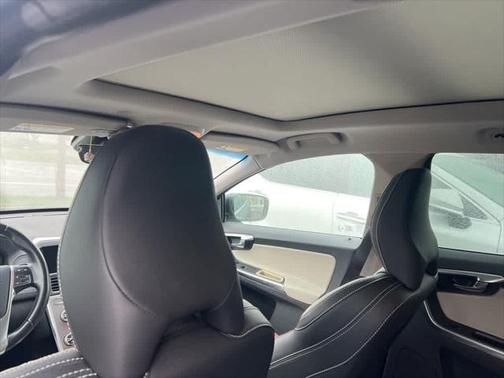 2017 Volvo XC60 T5 Dynamic
