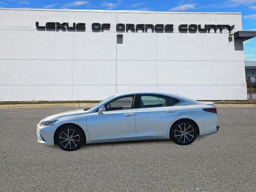 2025 Lexus ES 300h Base