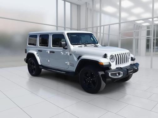 Bright White Clearcoat 2018 Jeep Wrangler Unlimited Sahara