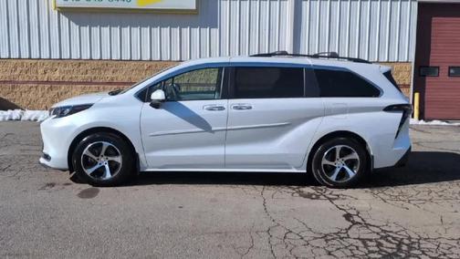 2024 Toyota Sienna XLE