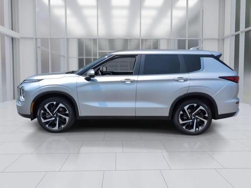 Alloy Silver Metallic 2023 Mitsubishi Outlander SE