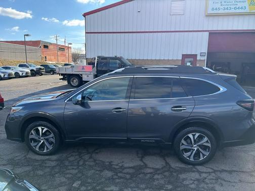 2022 Subaru Outback Touring XT