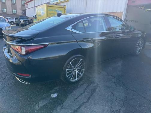 2023 Lexus ES 350 Base