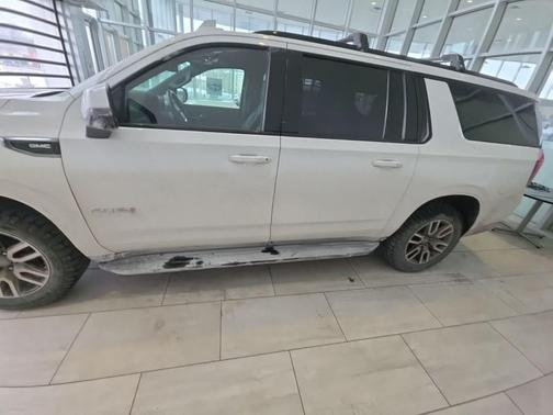 2021 GMC Yukon XL 4WD AT4