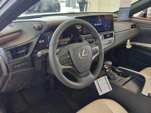 2025 Lexus ES 350 Base