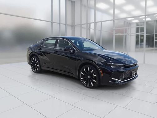 Black 2024 Toyota Crown Platinum
