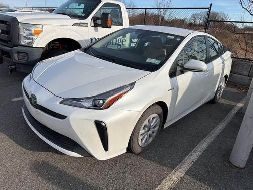 2022 Toyota Prius LE