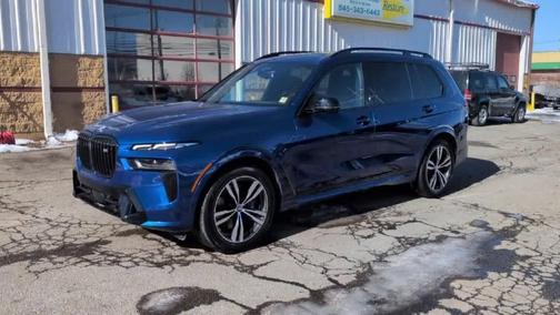 2023 BMW X7 M60i
